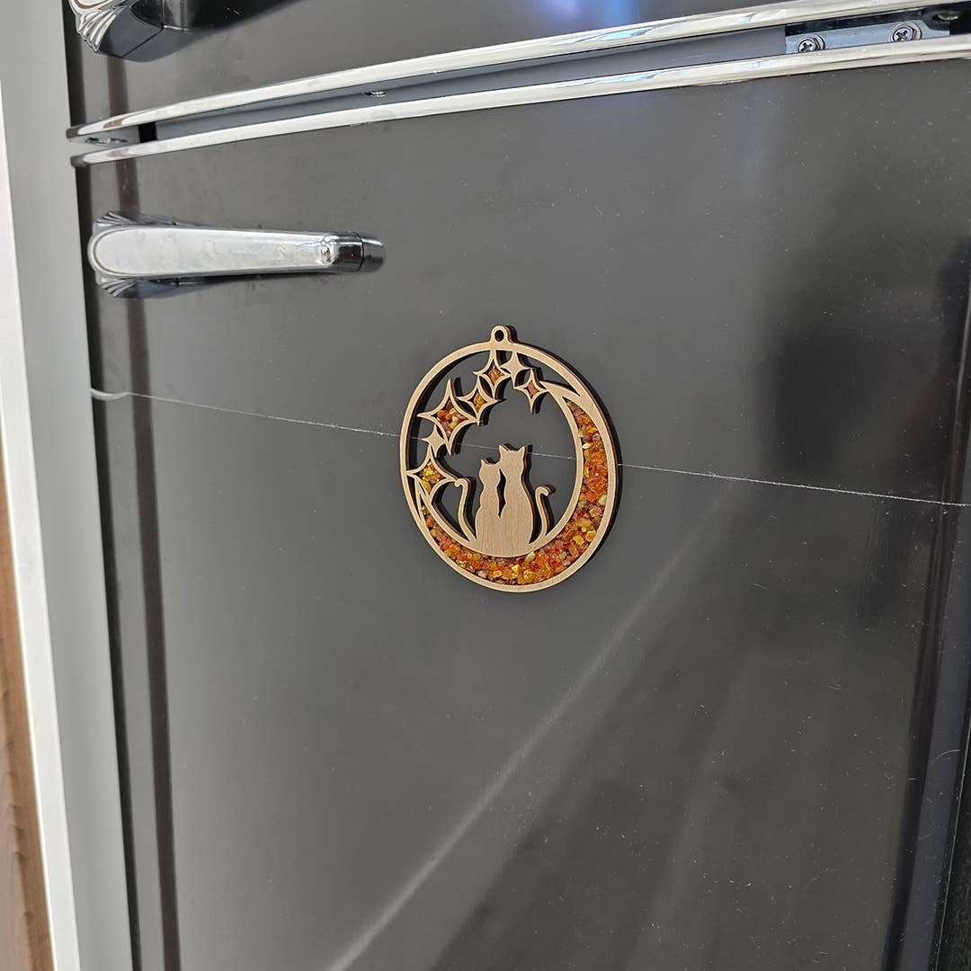 This Amber and Wood Cats Suncatcher and Magnet Decor
