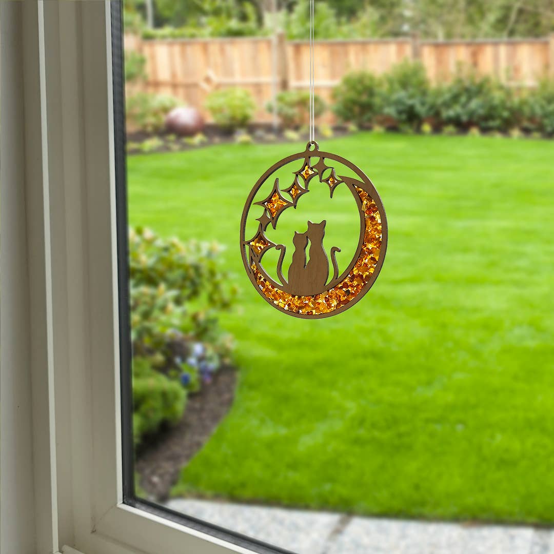 This Amber and Wood Cats Suncatcher and Magnet Decor
