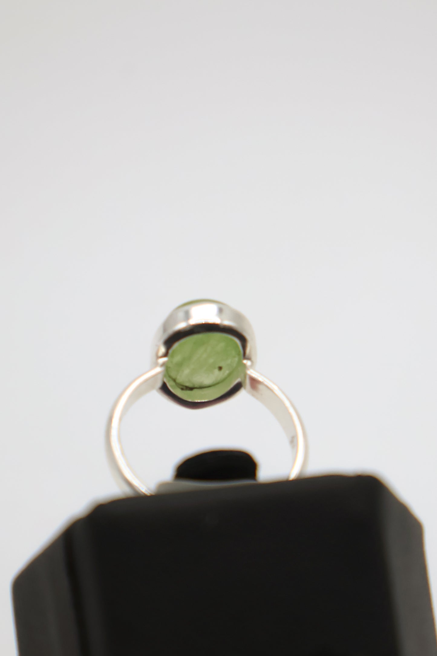 Green Kyanite Sterling Silver Oval Gemstone Ring (Size 7)
