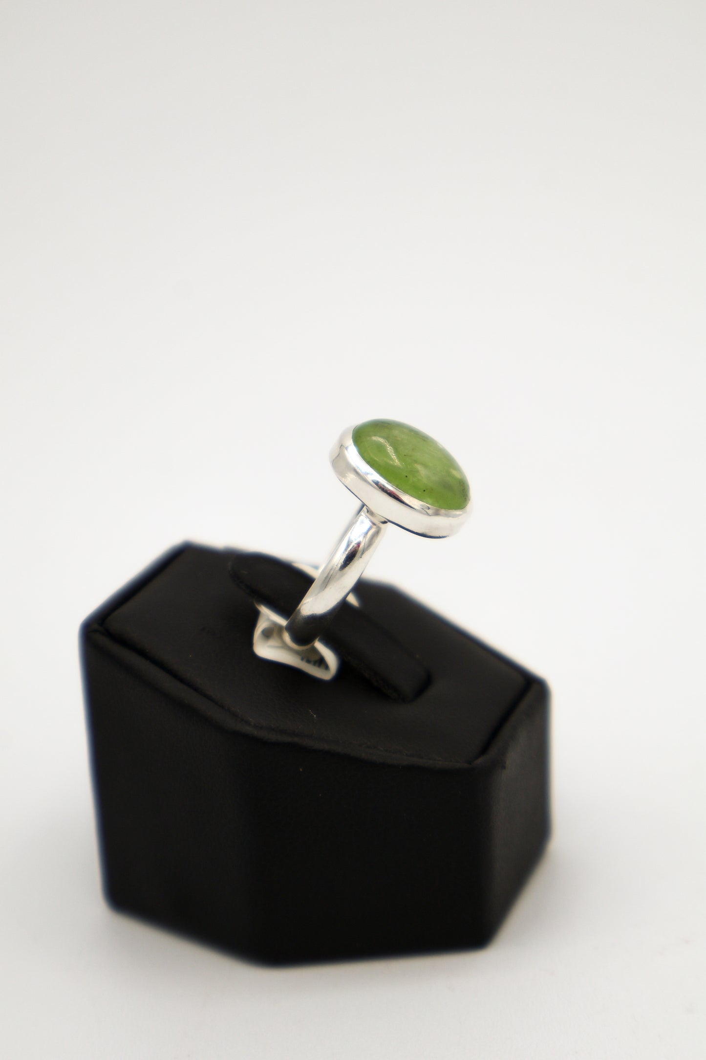 Green Kyanite Sterling Silver Oval Gemstone Ring (Size 7)